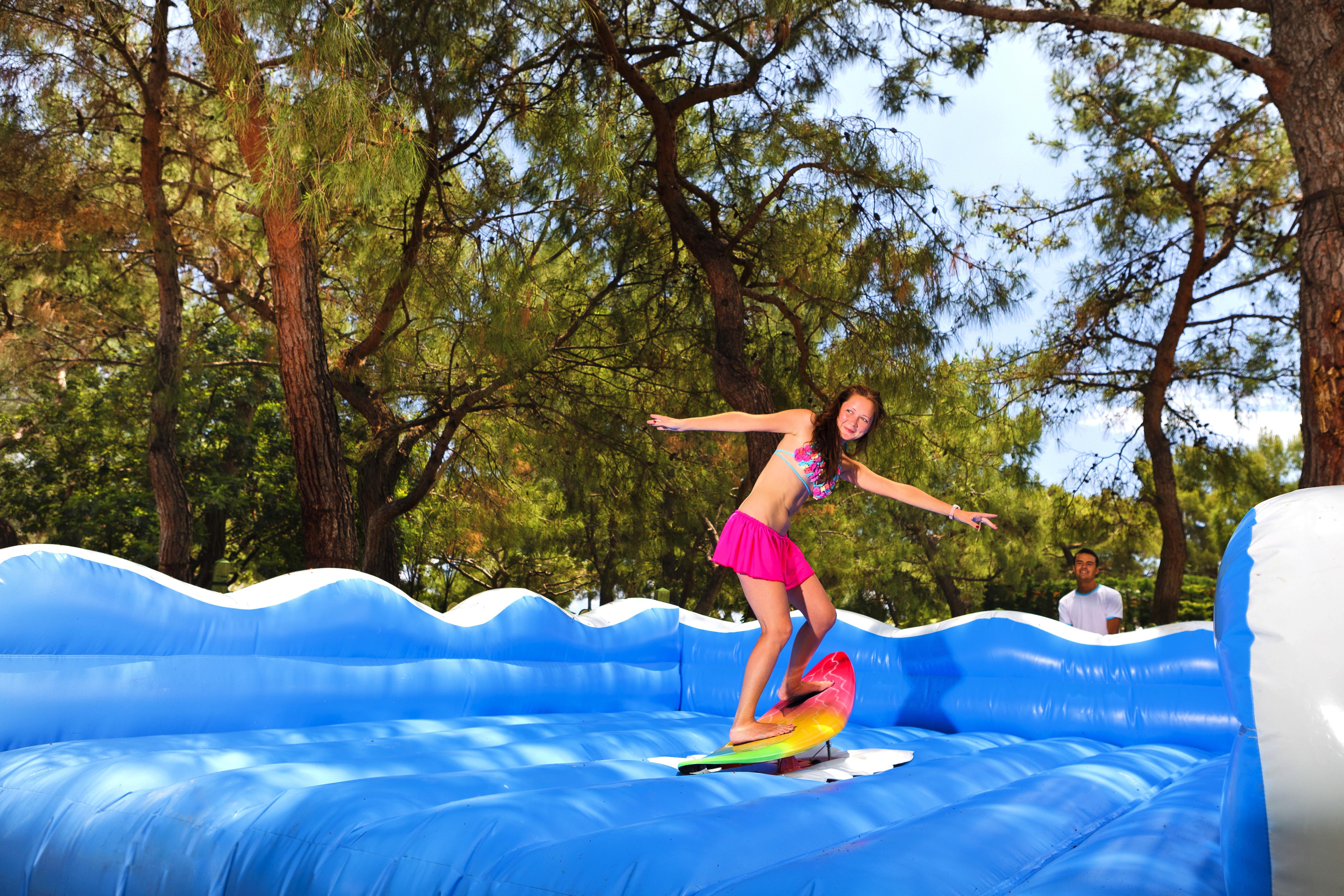 Hotel Marti Myra à Tekirova Extérieur photo A girl on an inflatable water slide