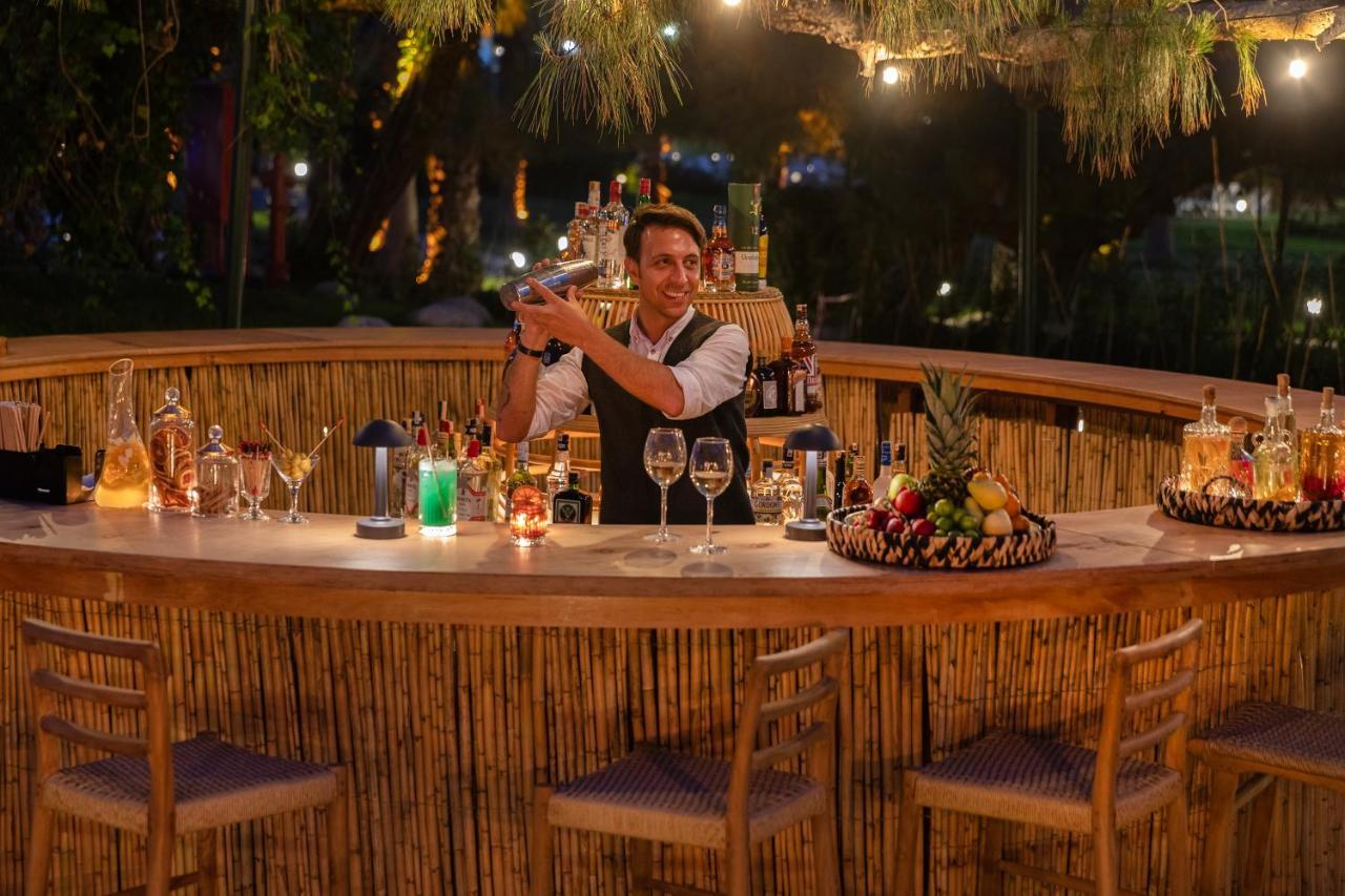 Hotel Marti Myra à Tekirova Extérieur photo A bartender at work